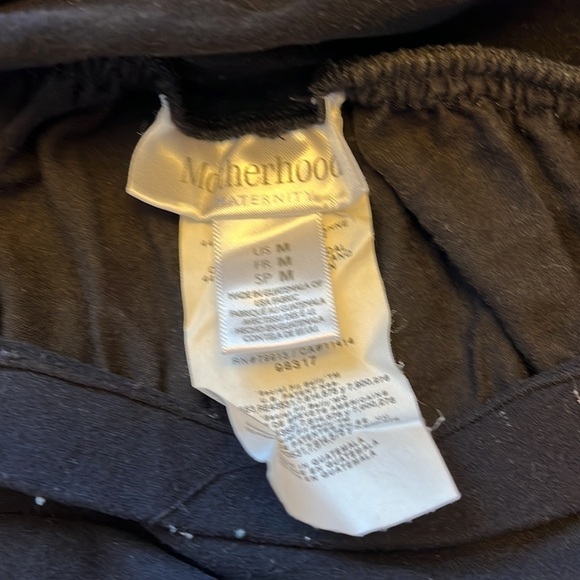 Motherhood Maternity Women’s black leggings size medium EUC - Picture 4 of 4
